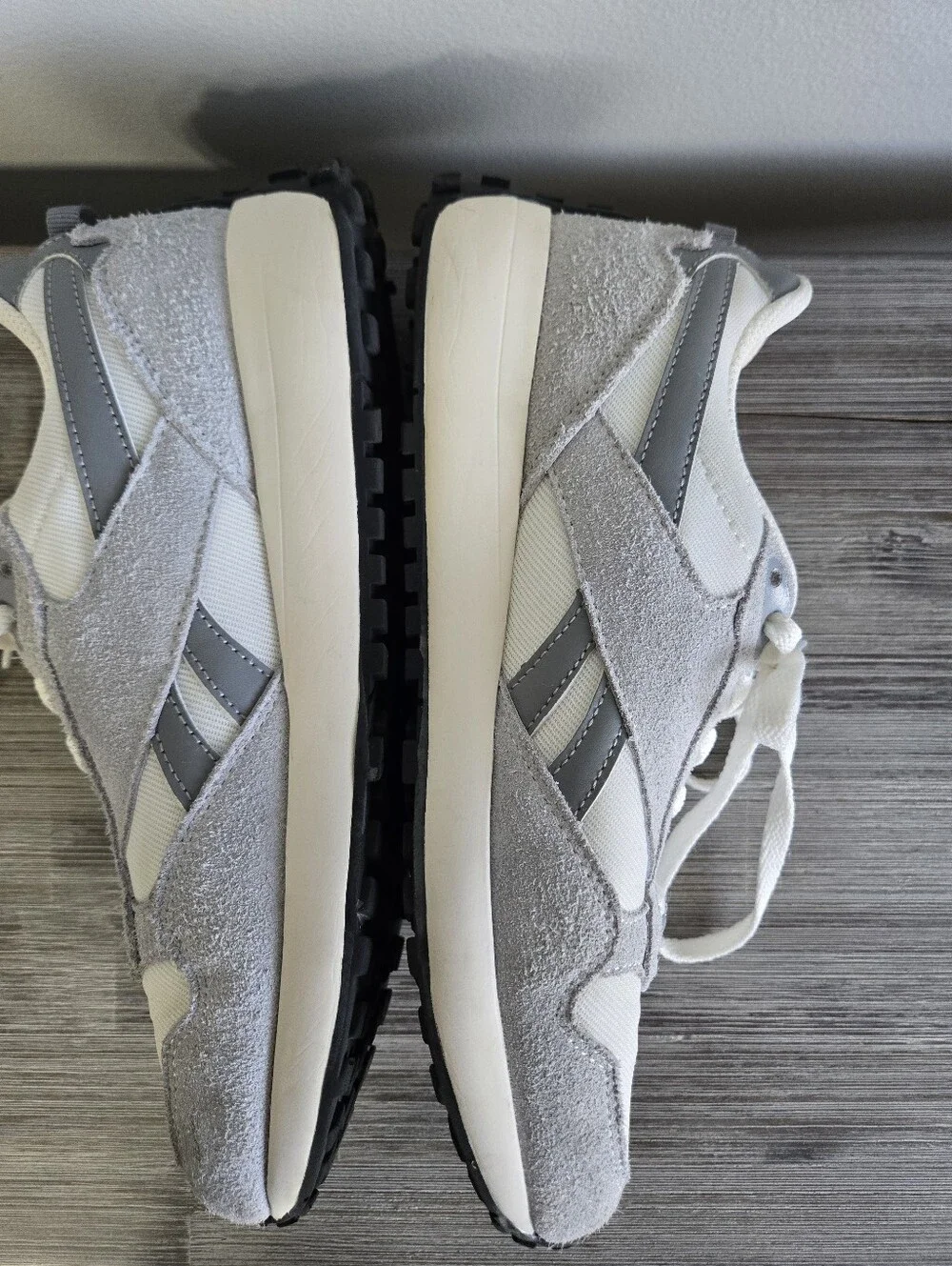 Reebok Retro Runner Gray Suede White Sneakers Women’s Size 9